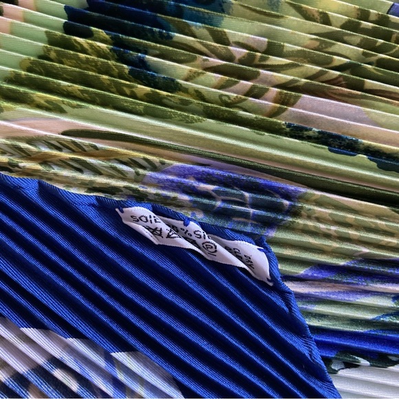 Hermes Kuggor Tree Pleated Plisse Silk Scarf - Picture 8 of 16